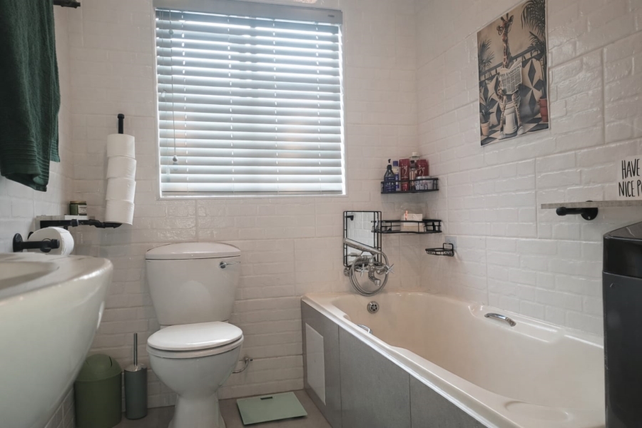 2 Bedroom Property for Sale in Geelhoutpark North West